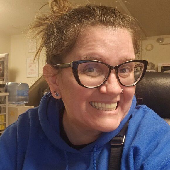 Meet your Posher, Jessica - Picture 1 of 1